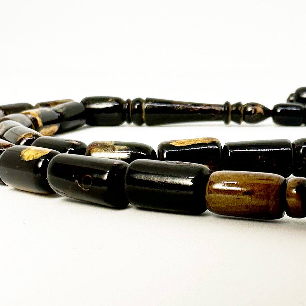 سبحة يسر بحر احمر برميلي 8 ملي 33 حبة